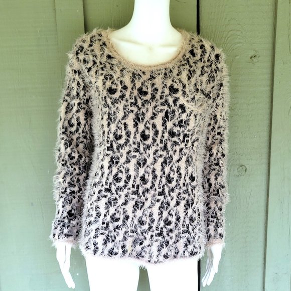 NWT XOXO Fuzzy Leopard Knit Sweater Large - Picture 1 of 4